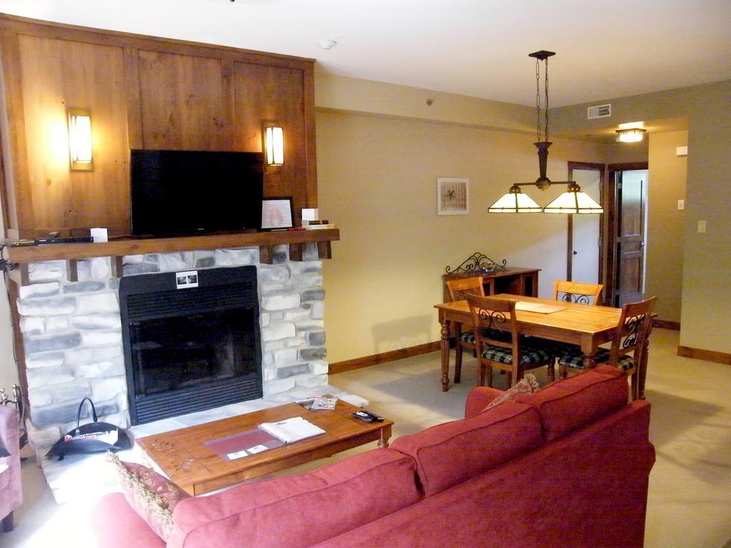 شقة Tremblant Les Eaux - Location Adp مونت تريمبلانت المظهر الخارجي الصورة